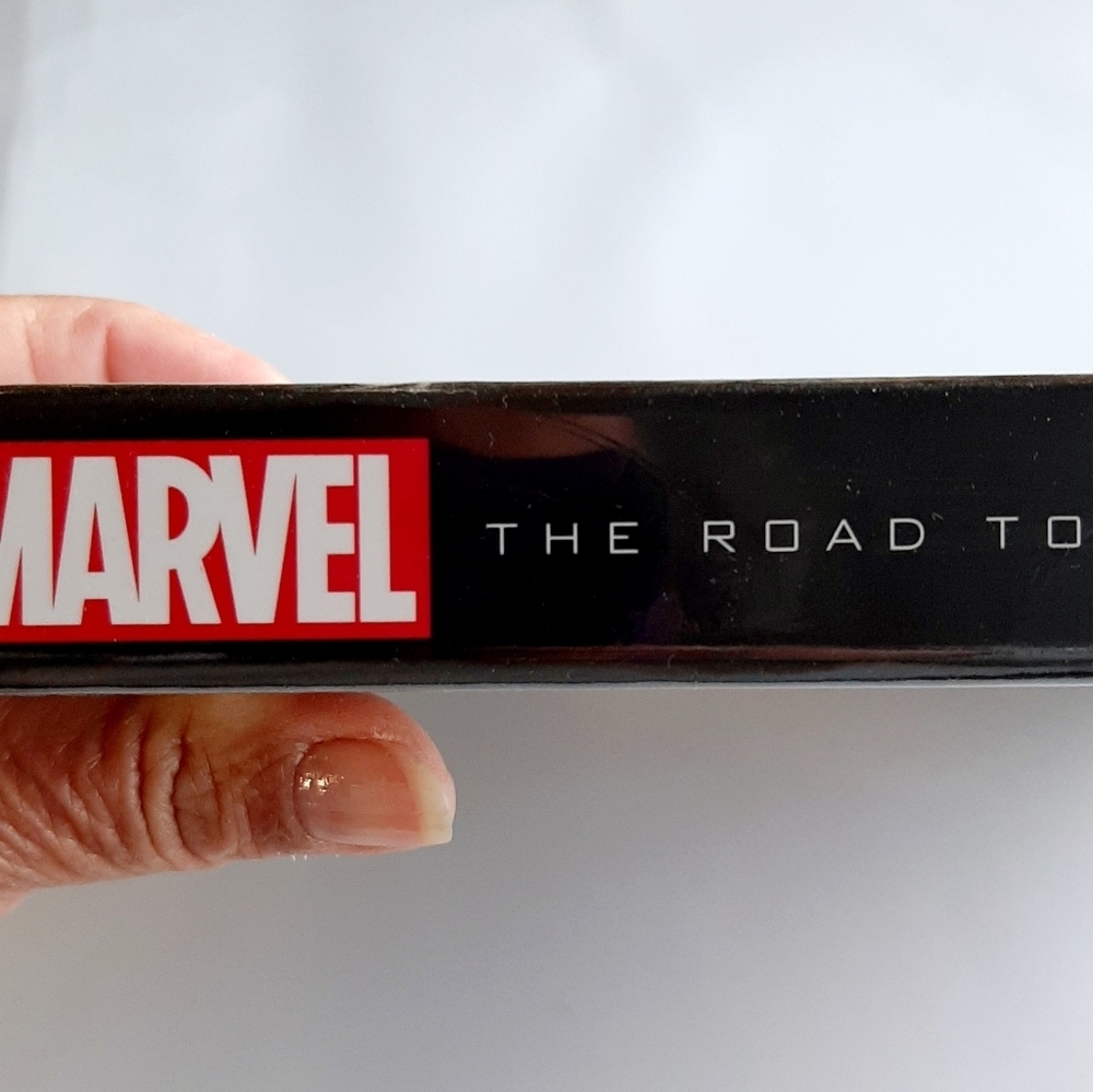 MARVEL AVENGERS AGE OF ULTRON BOOK - Picture 3 of 7